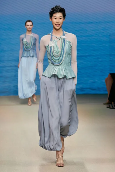 Look 19